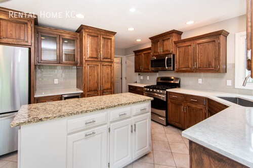 Building Photo - 10509 Ballentine-