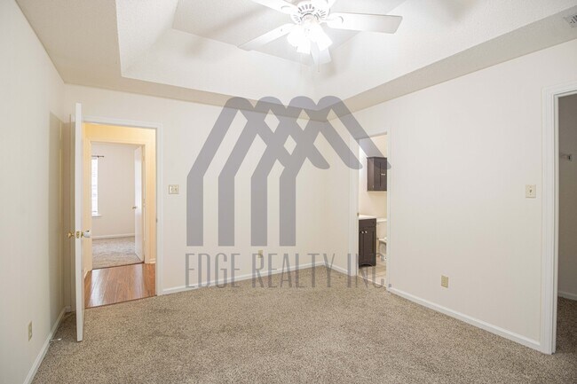 Building Photo - 148 Country Walk Cir