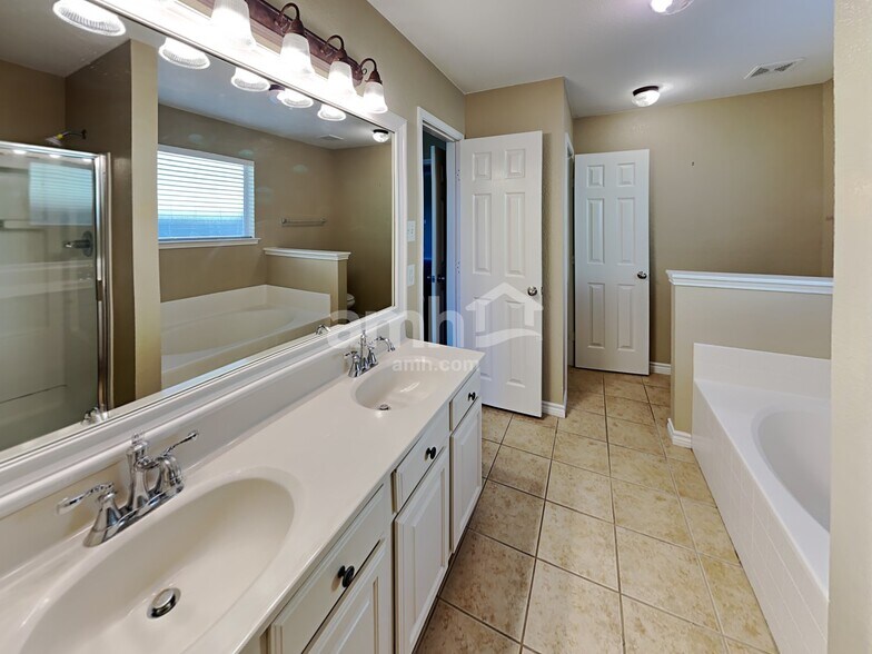 Building Photo - 9300 Lisa Ct