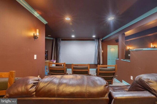 Building Photo - 15303 Glastonbury Way