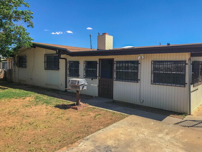 Building Photo - 5221 Edmonton Ave