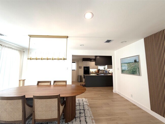 Building Photo - 13914 Swiss Hill Dr