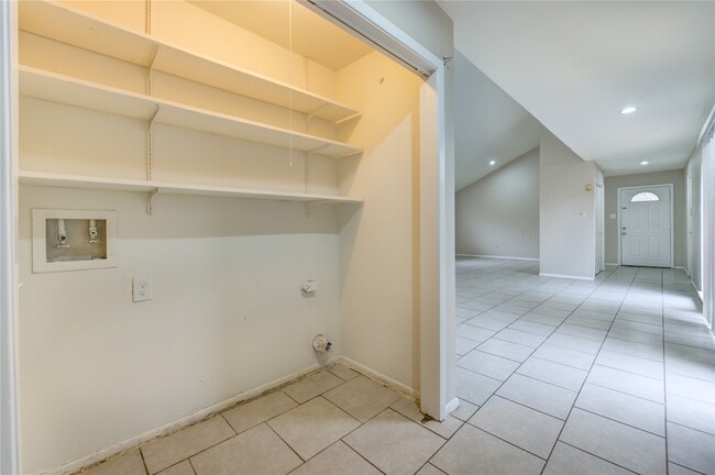 Building Photo - 12327 Fairmeadow Dr