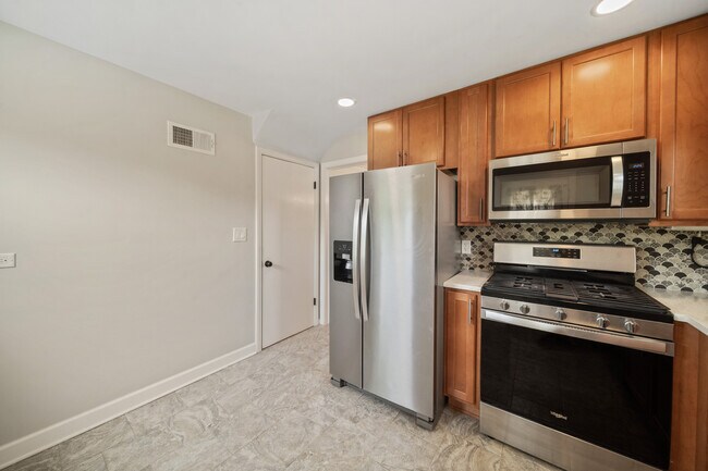 Building Photo - 5320 Suffield Ct