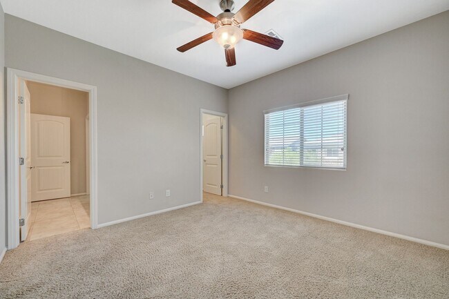 Building Photo - Beautiful DR Horton Home in Centennial Hil...