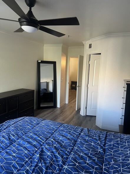 Bedroom - 2025 E Campbell Ave