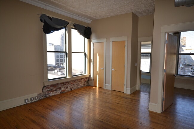 Building Photo - 1 Oakes St SW