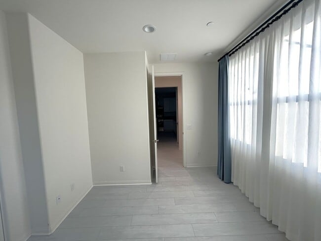 Building Photo - PADDOCK AVE CHINO 91708 (4 BED / 3 BATH)