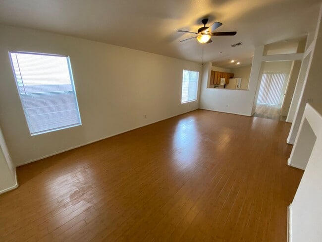 Building Photo - 3 bed/2 bath home located in Summerlin