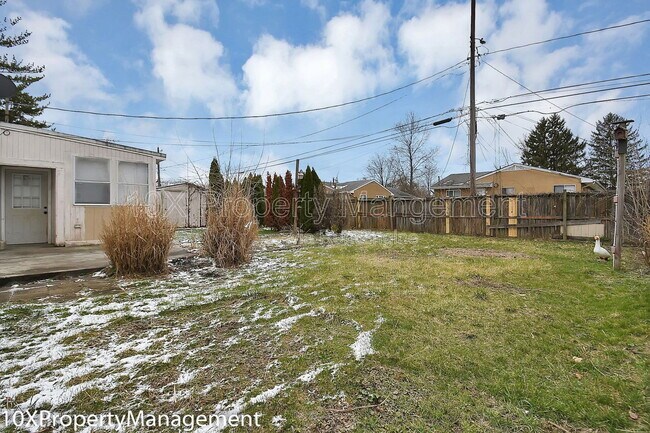 Building Photo - 849 Ruby Ave