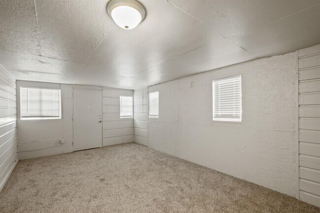 Building Photo - 5511 Shamrock St