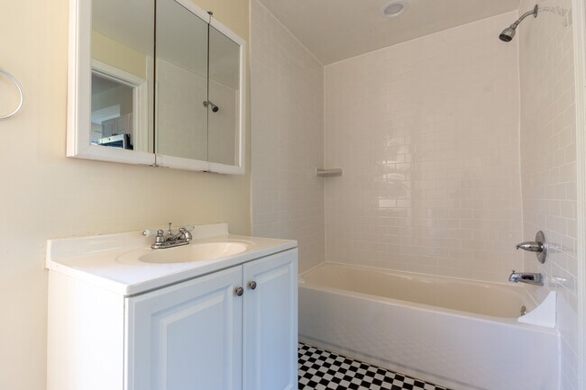 Bathroom Tub - 618 N 40th St