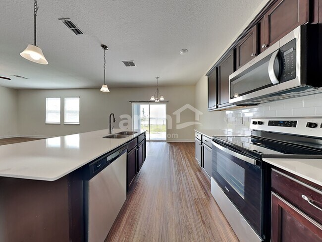 Building Photo - 1048 Lake Trudy Dr
