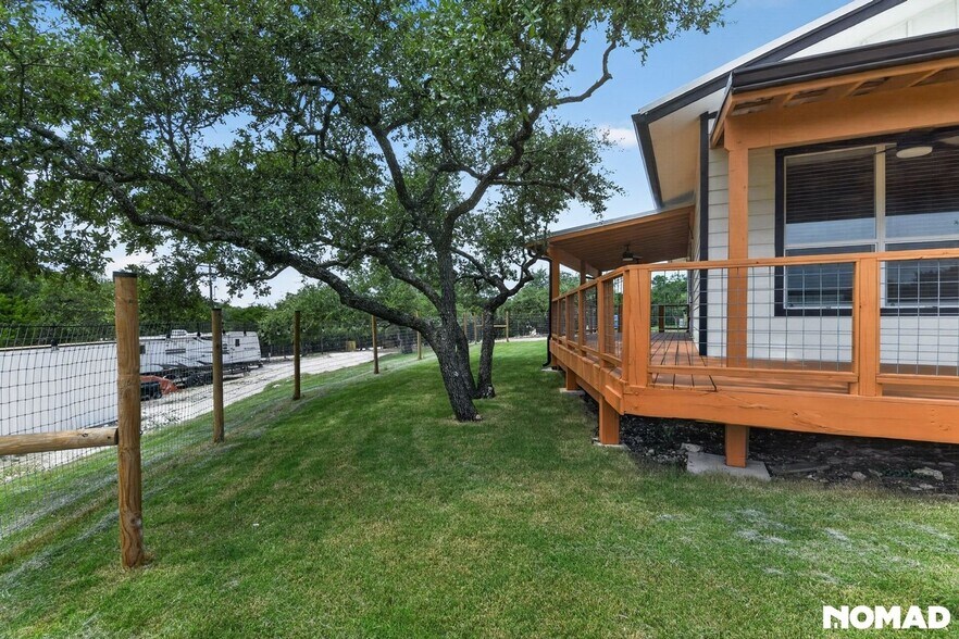 Building Photo - 1130 Circle Acres