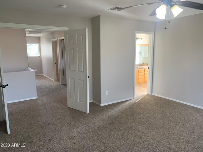 Building Photo - 494 W Cotton Ln