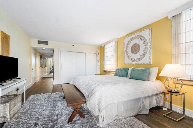 Building Photo - 4748 S Ocean Blvd
