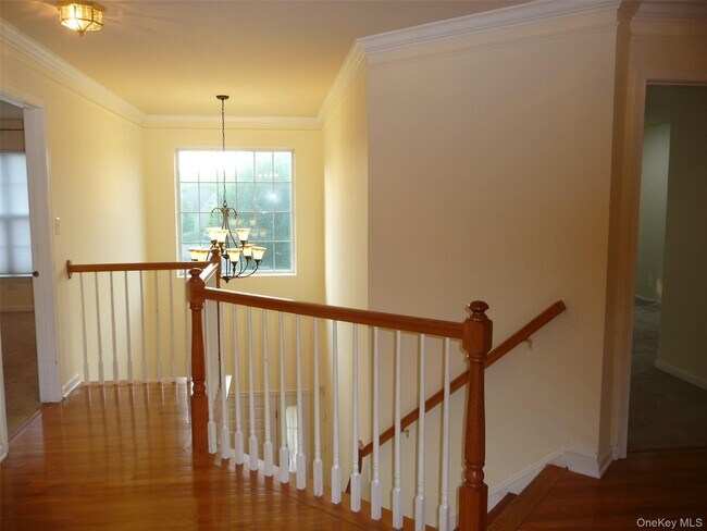 Building Photo - 220 Roosevelt Dr