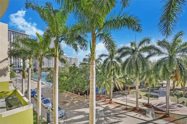 Building Photo - 2000 N Bayshore Dr