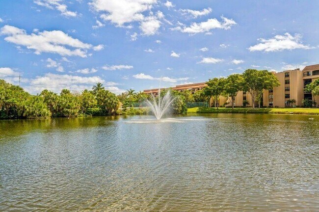 Building Photo - 750 Egret Cir