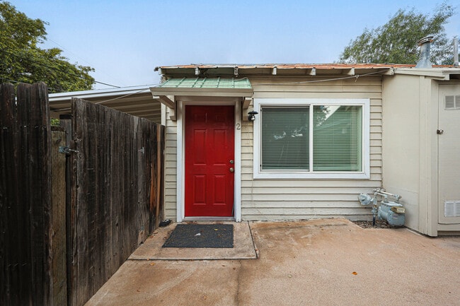 Building Photo - 1023 E Meadowbrook Ave