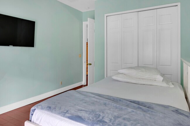 Building Photo - 12121 70th Pl N