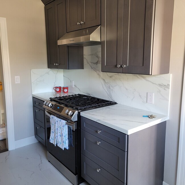 Building Photo - 827 Lindaraxa Park N