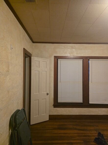 Building Photo - 308 S Trinity St