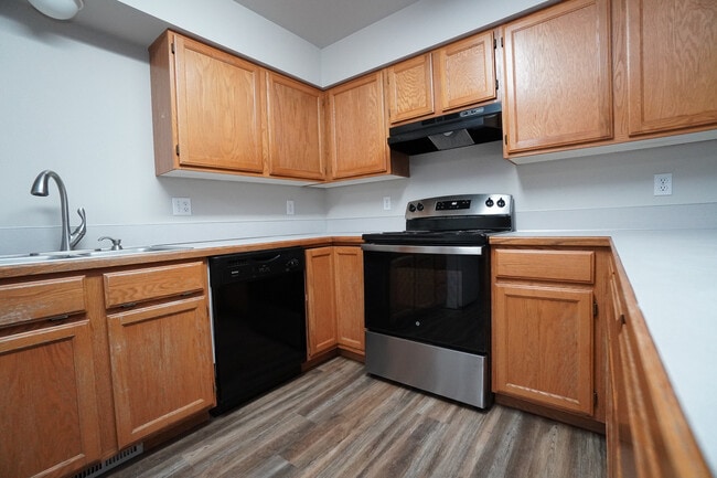 Building Photo - 79 E 2nd St N