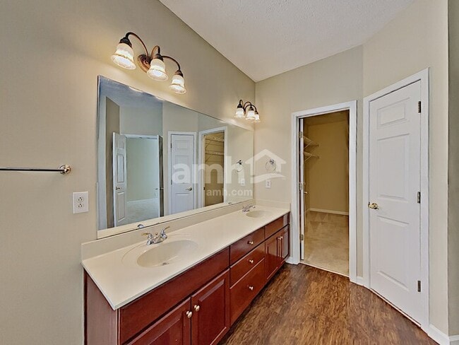 Primary Photo - 1520 Bridgecrest Dr