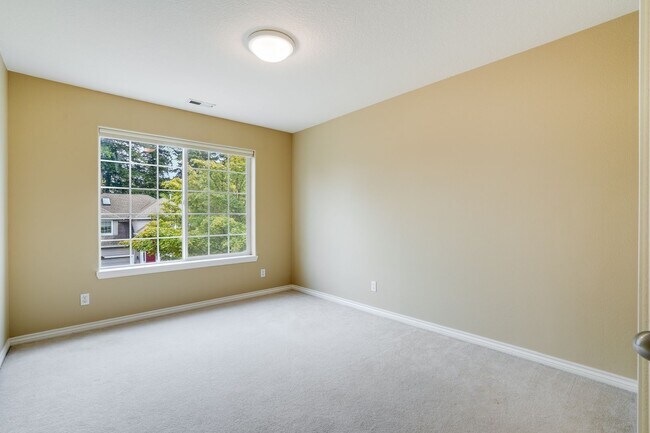 Building Photo - Beautiful 4 Bed, 3 Bath Rental Home in Bea...