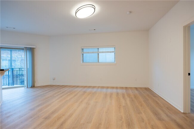 Building Photo - 300 SW 6th St