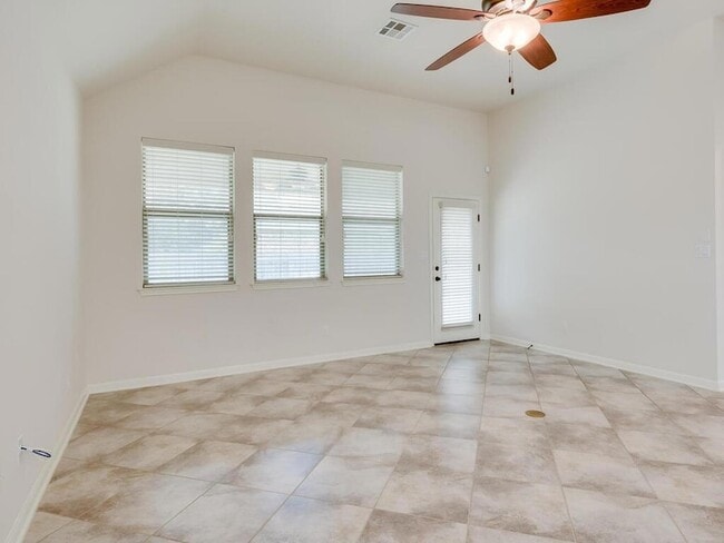 Building Photo - 2200 Hilltop Climb Dr
