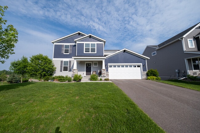 Building Photo - 5595 Queensland Ln N