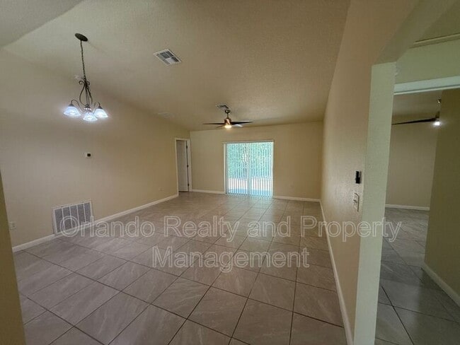 Building Photo - 1726 Pineview Ave