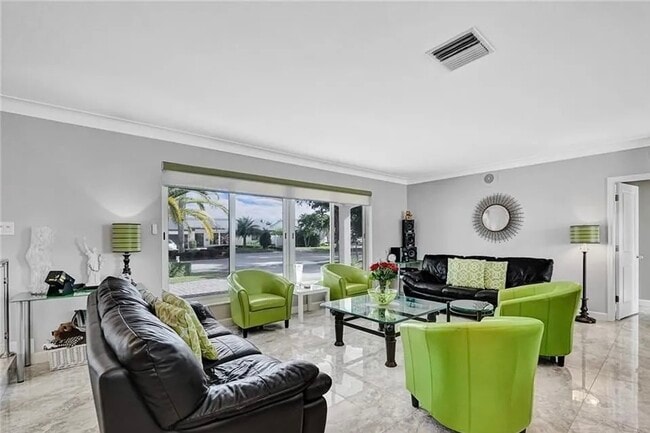 Building Photo - 2830 NE 55th St