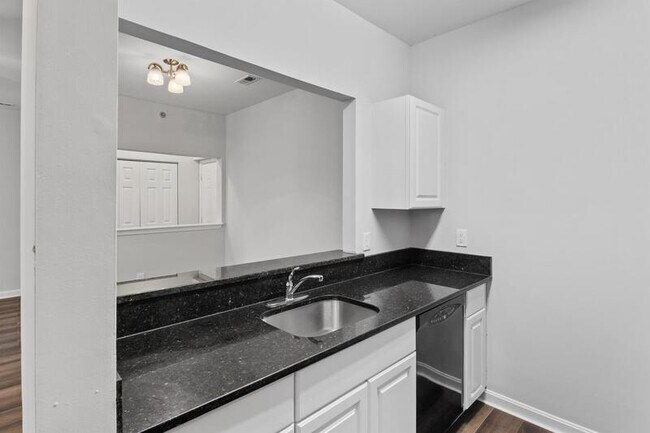 Building Photo - 606 Moonglow Rd