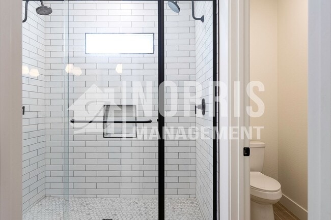 Building Photo - Beautiful Upgraded Home with Furnishings i...