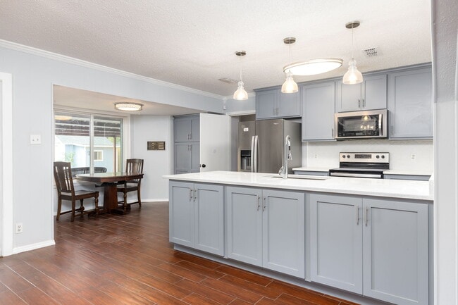 Building Photo - 10615 Lands Run St