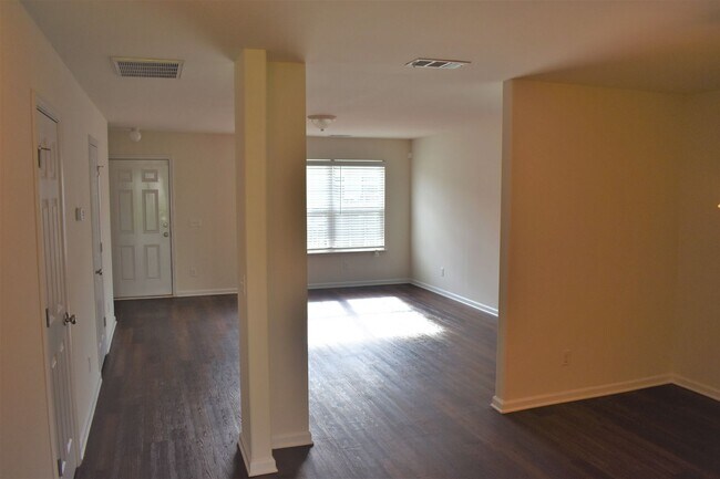 Building Photo - 4 BC