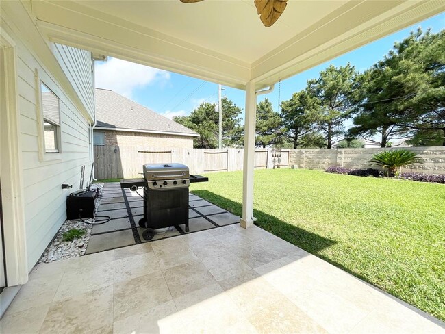 Building Photo - 26330 Longview Creek Dr