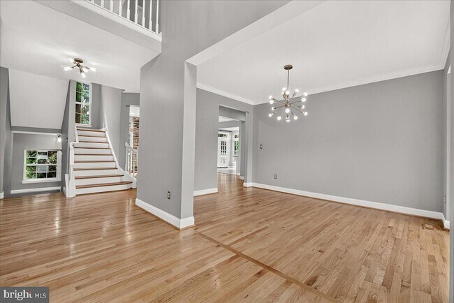 Building Photo - 6455 Saddlebrook Ln