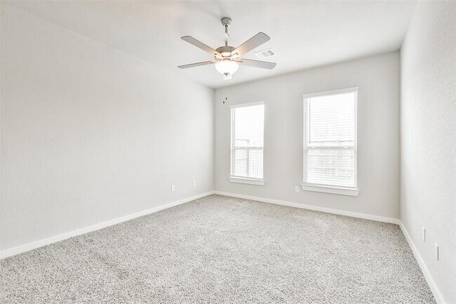 Building Photo - 25129 Pacific Wren Dr