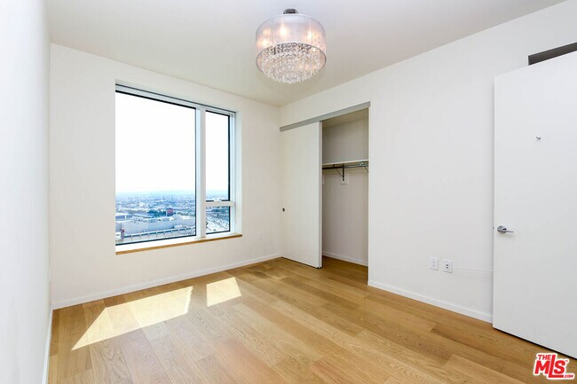 Building Photo - 889 Francisco St