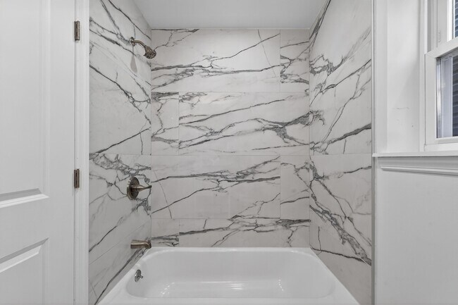 Building Photo - 40 E 5th St