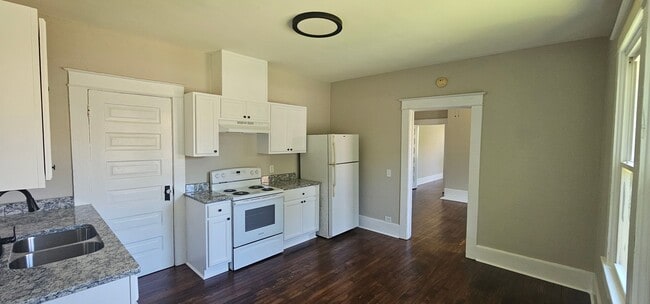Building Photo - Cozy 1-Bedroom, 1-Bathroom Apartment in Hi...