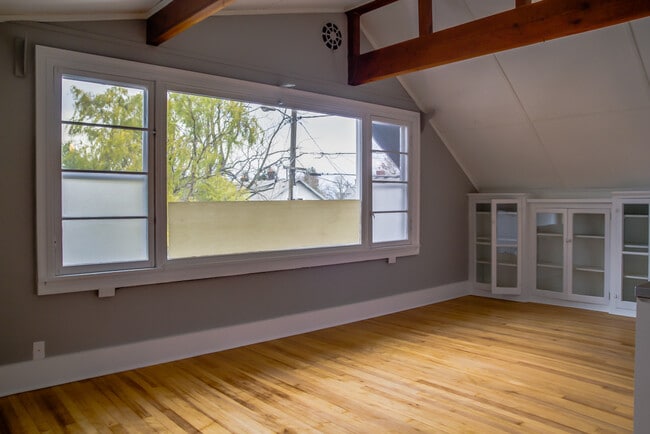 Building Photo - 525 N Simpson St