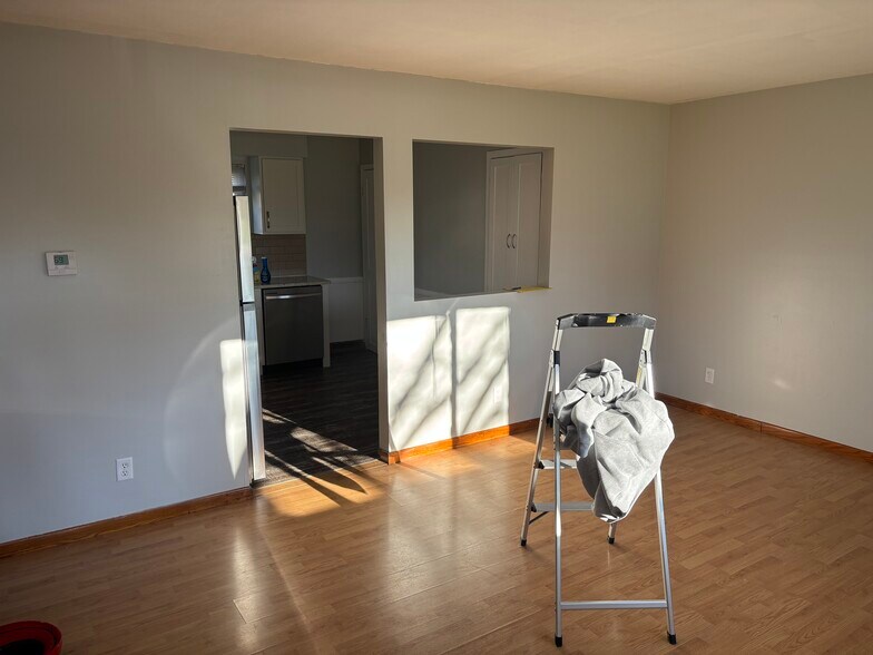 Fresh paint throughout - 5155 Thursby Rd