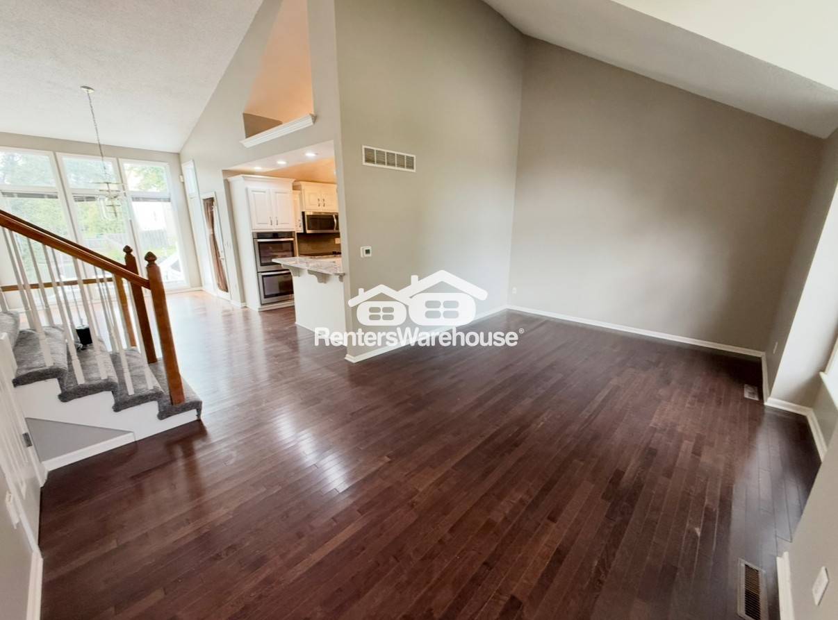 Building Photo - 13310 Crystal Ave