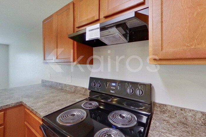 Building Photo - 315 NE 25th Terrace