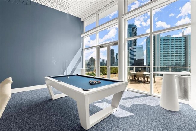 Building Photo - Luxury Living in Buckhead!